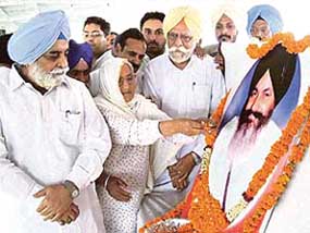 Sant Longowals sister Sham Kaur and Revenue Minister Jasjeet Singh Randhawa pay tributes to Sant Harchand Singh Longowal at Longowal village on Sunday.
