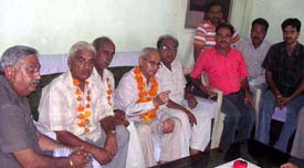 Mr Jatinder Mehra, president of the Akhil Bharatiya Khatri Mahasangh, speaks to office-bearers and members of the Mandi Ahmedgarh unit of the sangh on Thursday