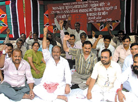 Employees of Appu Ghar sitting on an indefinite dharna against the anti-mazdoor policies of the Central Government in the Capital. 