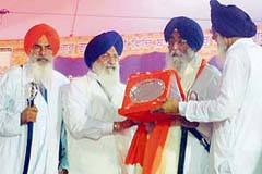 SGPC chief Avtar Singh Makar and Takht Damdama Sahib Jathedar Balwant Singh Nandgarh felicitate SAD chief Simranjeet Singh Mann at Talwandi Sabo