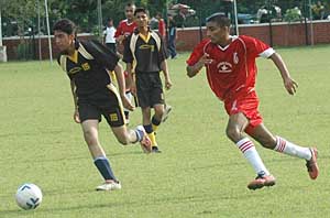 Abdul Shamim (right) of the CFA, Chandigarh, on his way to score a goal against Himachal Pradesh during the 4th Administrator Challenge Cup of the All-India Football Tournament for Boys (under-17) at Sector 17, Chandigarh, on Friday.