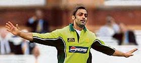 Pakistans Shoaib Akhtar celebrates after taking the wicket of Englands Darren Gough during the second one-day international at Lords