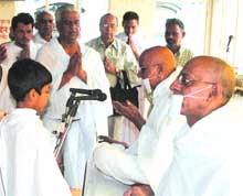 Jain saint Pravartak Shri Suman Muni Ji Maharaj preaches in Amritsar.