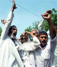 People from Sonepat raise slogans against HRD Minister Arjun Singh in protest against the alleged anti-Jat remarks in NCERT books in New Delhi on Friday.
