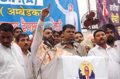 The Bahujan Samaj Party (Ambedkar) President, Mr Devi Dass Nahar, addressing a public rally in Jalandhar