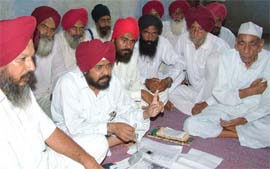 The Freedom Fighters Successor Association, Punjab, president Tejinder Singh Thind addresses a press conference at Desh Bhagat Yaadgaar Hall in Jalandhar on Saturday.