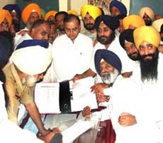 Mr Arun Jaitley, in charge of the BJP, Punjab, and Mr Sukhbir Singh Badal, SAD general secretary, file a complaint against the Chief Minister at the Sarabha Nagar police station on Saturday.