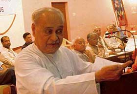 M.Rama Jois, former Chief Justice of Punjab & Haryana High Court, delivers a lecture at Law Auditorium of Panjab University during a function organised by Panchnad Research Institute in Chandigarh