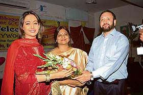 Bollywood star Preeti Jhangiani is welcomed at Desh Bhagat Singh Institute in Chandigarh