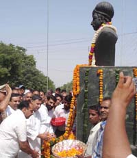 Bhiwani MLA Shiv Shankar Bhardwaj honours a freedom fighter at a programme organised to mark the martyrdom day in Bhiwani on Saturday. Deputy Commissioner Mohinder Kumar is also seen in the picture. 