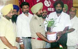 Office-bearers of various social organisations felicitate Darshan Singh, SHO Sadar, at Ahmedgarh on Sunday