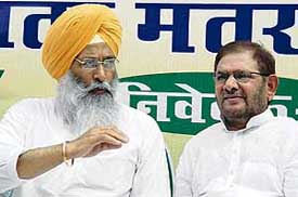 Mr S.S. Dhindsa, Lok Sabha MP from Punjab, and Janata Dal (U) president Sharad Yadav sit on a dharna against the UPA government on the issue of special economic zones at Jantar Mantar in New Delhi on Monday. 