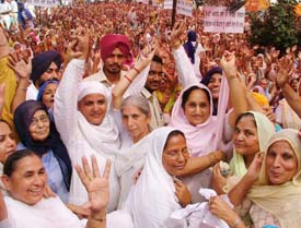 Activists of the SAD and the BJP stage a demonstration in Ludhiana on Tuesday