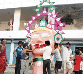 Muslim artisans from Agra make effigies for Dasehra in Ludhiana