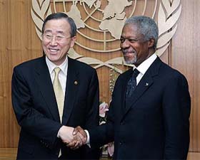 Ban Ki-moon, Foreign Minister of South Korea, with United Nations Secretary General Kofi Annan during the recent General Assembly at UN headquarters in New York