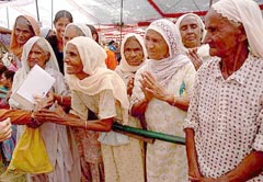 Dalit women from Lehra and Andana blocks talk about their problems on the occasion of Mahila Shakti Samaroh at Lehra Gaga