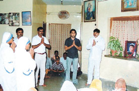 Nuns of Charity of Missionaries of Mother Teresa lead a prayer meeting organised by Congress workers on the 5th death anniversary of Madhavrao Scindia. 