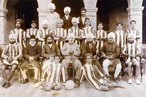 The colleges football team of 1924 with members of the staff
