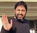 Pakistan captain Inzamam-ul-Haq waves to supporters on his return from London at the Allama Iqbal International Airport in Lahore