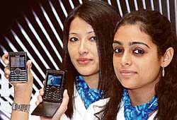 Models launch Samsung SGH-P310 credit card-sized mobile phones in New Delhi