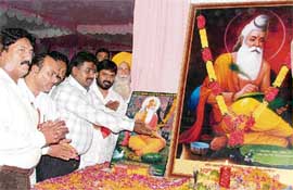 A veteran leader welcomes the shobha yatra on the occasion of the birth anniversary of Maharishi Balmiki at Mandi Ahmedgarh on Friday.