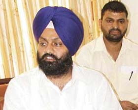 The Koom Kalan MLA, Mr Inder Iqbal Singh Atwal, addresses a press conference in Ludhiana