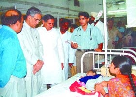 Delhi Lt-Governor B. L. Joshi visited LNJP Hospital to inquire about the health of dengue patients. Delhi Health Minister Yoganand Shastri accompanied him