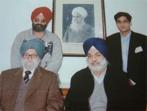 Dr Ranbir Singh with his sons Dr Rajbir Singh (2nd R) and Dr Preetam Singh (back) and his grandson Dr Ajay Singh in front of Dr Sohan Singhs portrait.