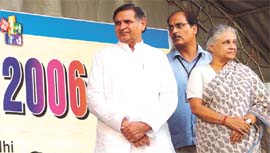 Delhi Chief Minister Sheila Dikshit and Health Minister Dr Yoganand Shastri at the inauguration of MTNL Perfect Health Mela.