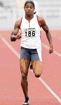 Susanthika Jayasinghe of Sri Lanka races to the finish line during the womens 200m at the first Lusofonia Games in Macau