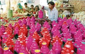 Increasing demand of diyas for Divali brings cheer to potters in Ludhiana