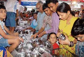 People buy utensils on the occasion of Dhanteras in Chandigarh on Thursday