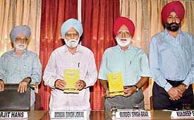 Dr Surjit Hans at the release of his book Sada Sahit te Dharam at Sri Guru Gobind Singh College, Sector 26, Chandigarh, on Tuesday