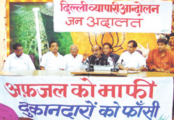 BJP leader Vijay Goel with traders at the BJP headquarters in the Capital 