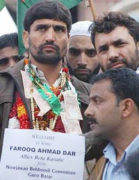 The released JKLF militant, Farooq Ahmed Dar, who was released on bail after 16 years, being given a warm welcome by his supporters in Srinagar