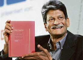 Kiran Nagarkar with the German translation of Gods Little Soldier