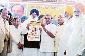 President of the Shiromani Akali Dal (SAD) Parkash Singh Badal releases the annual calendar of the Punjab Pradesh Aggarwal Sammelan at a function held in Ludhiana