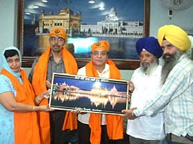 Mr Arun Talwar, Director, Rajasansi International airport along with his family being honoured at the information office of the Golden Temple.