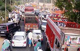 Hundreds of vehicles stranded on the Ahmedgarh-Ludhiana link road on Wednesday.