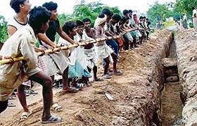Nothing can display the power of unity more than scores of labourers joining hands to lay a cable