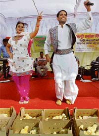 Punjabi folk singers at a protest rally organised by the Poultry Farmers Association, Haryana and Punjab, in support of their demands in Sector 25, Chandigarh