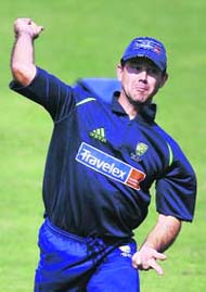 Australia captain Ricky Ponting practises throwing