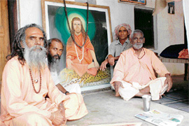 Swami Arunanand Saraswati (extreme right) from Coimbatore is the mahant of the Kaleshwar temple