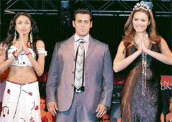Bollywood actor Salman Khan along with Miss Universe 2006 Zuleyka Rivera  and designer Sanjana Jon on the ramp at a fashion show in Mumbai