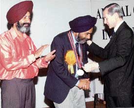 Dr RCG Rusell from the UK honours Dr Kuldip Singh after he took the charge of president of the Indian Association of Gastro Endo Surgery