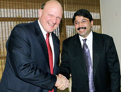 Mr Steve Balmer, CEO of Microsoft (left), with Mr Dayanidhi Maran, Minister for IT and Communications, in New Delhi