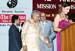 Punjab Governor-cum-UT Administrator Gen S.F. Rodrigues  welcomes Haryana Chief Minister Bhupinder Singh Hooda at the inaugural day of annual convention of the Federation of Hotel and Restaurant Associations of India in Chandigarh
