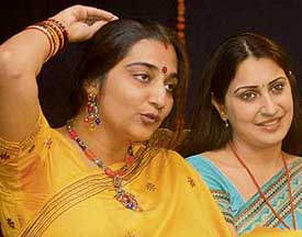 Kathak danseuse Purva Koser Puri (left) with her student Aarti Jain (right) at the Pracheen Kala Kendra, Sector 35, Chandidgarh, on Wednesday to put up a 'kathak' recital choreographed by her with her students from her dance kendra in Ludhiana.