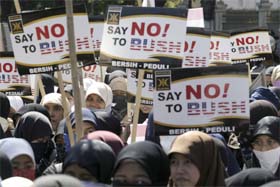 Indonesian Muslim rally against US President George W. Bush's planned visit in Surabaya, east Jaya