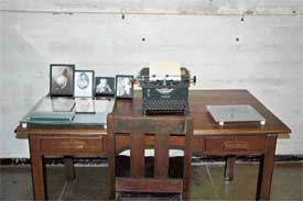 The Mahatma kept the pictures of Annie Besant and Jesus Christ on his table